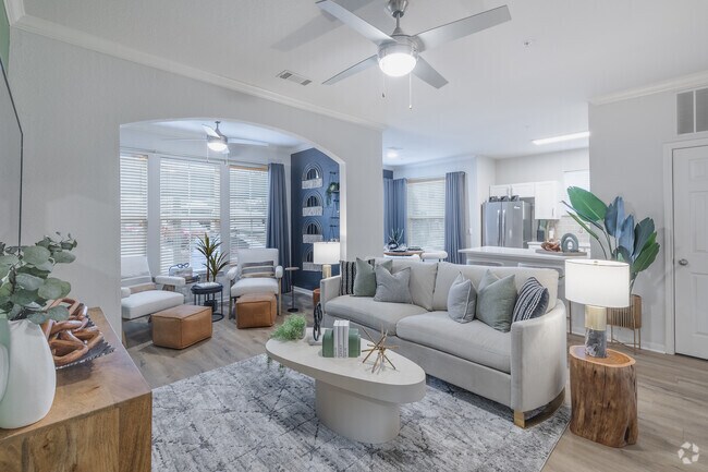 2 habitaciones, 2 baños - 1,256 pies cuadrados - Sala de estar - Sage at Ingleside