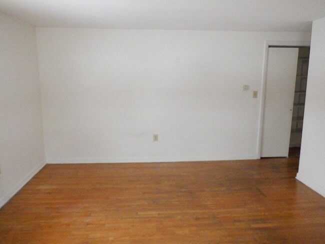 Building Photo - 22 Deerfield Ct