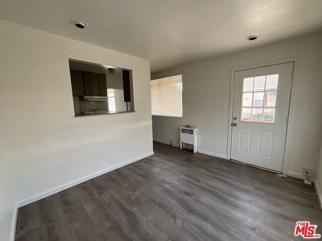 Foto del edificio - 1324 N Mt Vernon Ave