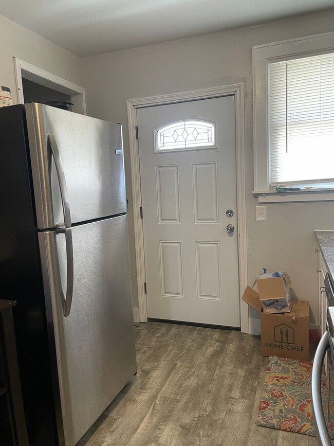 Building Photo - Spacious 3 Bedroom Home with Full finished...