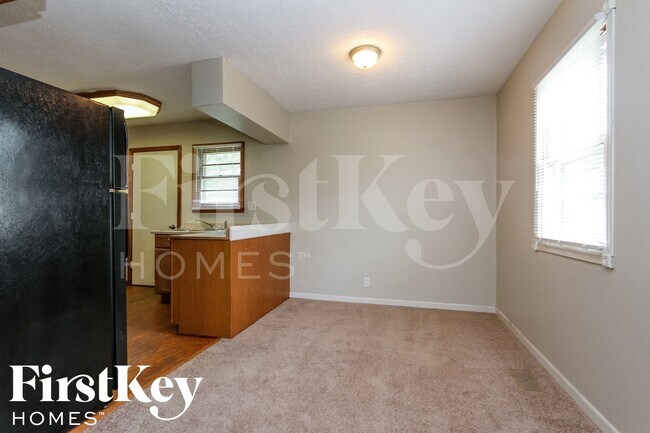 Building Photo - 1907 E Martin St