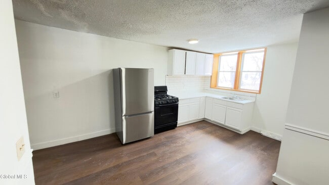 Building Photo - 3132 6th Ave