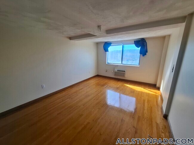 Foto del edificio - 1110 Commonwealth Ave