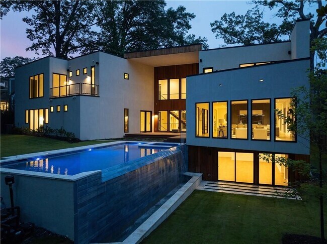 Foto del edificio - 3566 Cantrell Rd NE