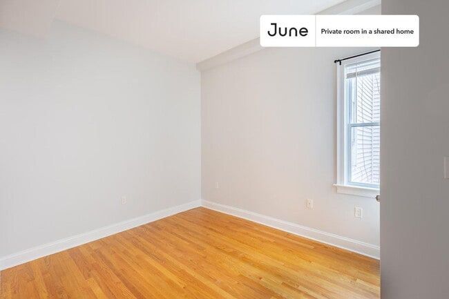 Building Photo - Room in Shared 3 bed/2 bath home