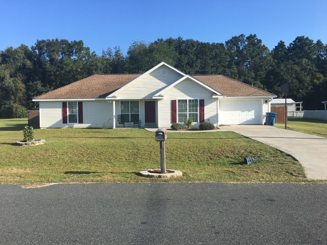 4063 Meadow Cir, Blackshear, GA 31516 House Rental in Blackshear, GA