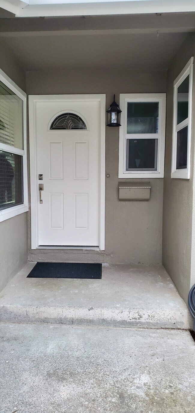 Building Photo - 1477 Cameo Dr