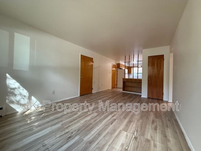 Building Photo - 15 11th St S