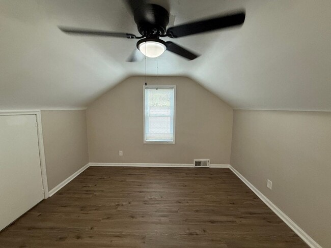 Building Photo - Renovated 3-Bedroom Home – We Welcome Sect...