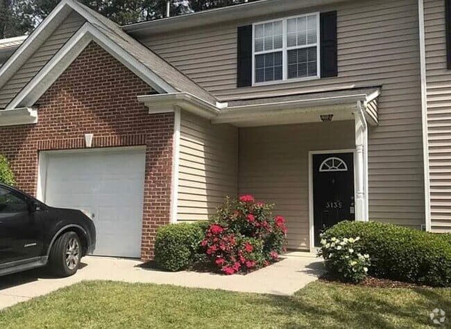 Building Photo - 3135 Manhasset Ln
