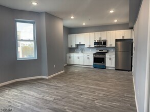 Building Photo - 155 Clifton Ave