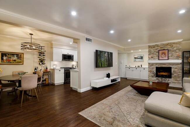 Building Photo - 4528 Colbath Ave