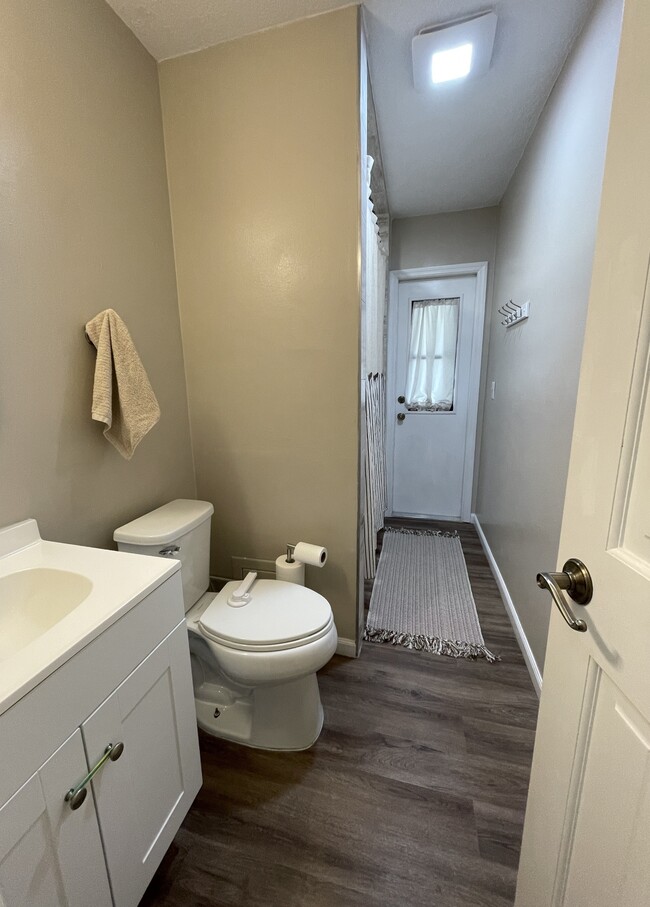 Building Photo - 1043 Gore Dr