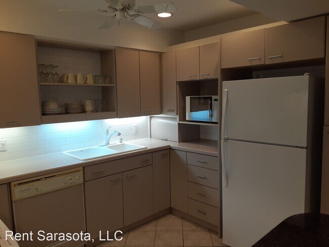 Building Photo - 1601 Pelican Point Dr
