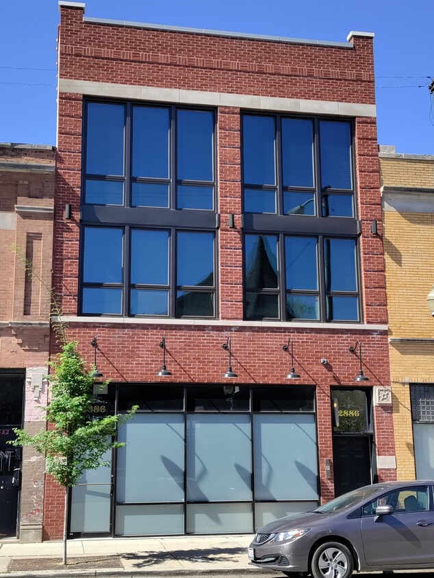 Photo - 2886 N Milwaukee Ave (Chicago, IL)