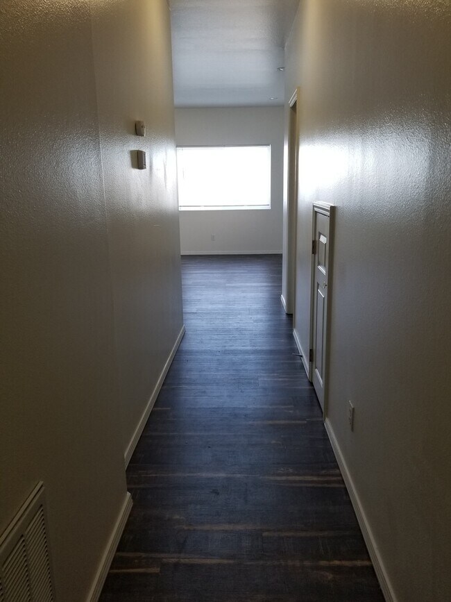 Foto del edificio - 1744-1746 W Peninsula Dr