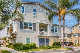 Building Photo - 2978 Beachwood Blf Wy