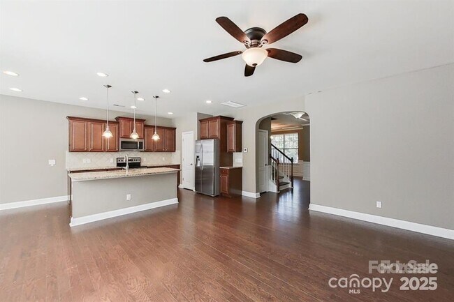 Building Photo - 149 Glade Vly Ave