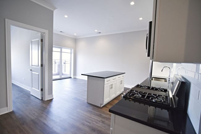 Photo - 947 W Irving Park Rd Apartment