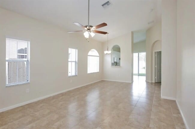 Foto del edificio - 2120 NE 37th Rd