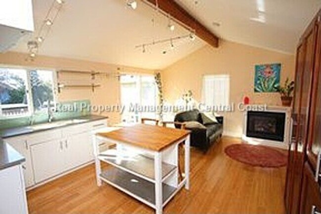 Building Photo - AVAILABLE OCTOBER - Cayucos Cottage by the...