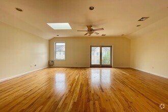 Building Photo - 264 Custer Ave