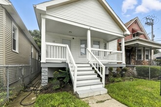 Building Photo - 17 E 100th Pl