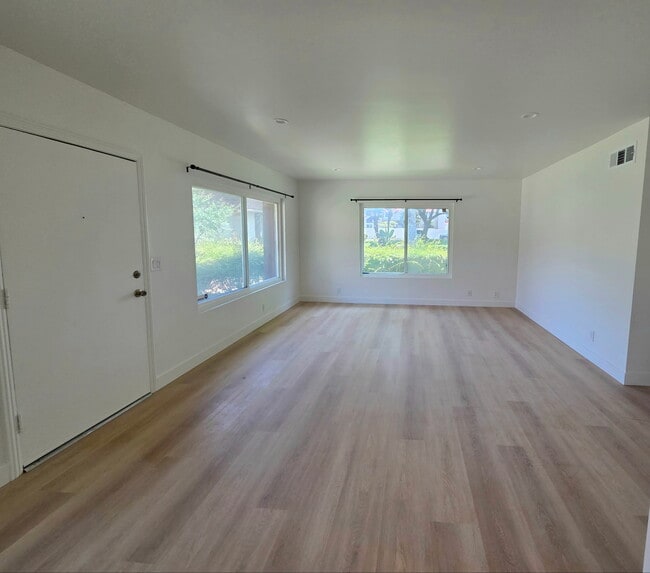 Building Photo - 1163 N Barston Ave