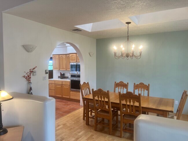 Foto del edificio - 2504 Griegos Pl NW