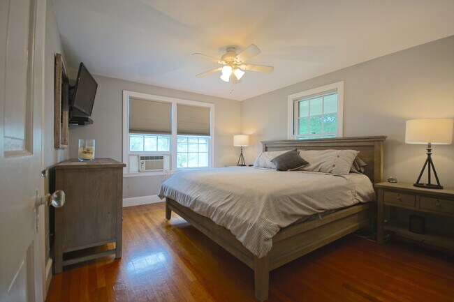 master bdrm - 7 Dalton Pky