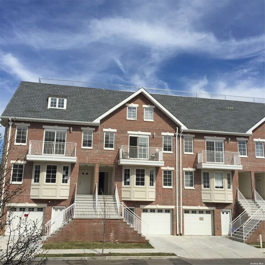Primary Photo - 313-13 Soundview Ln