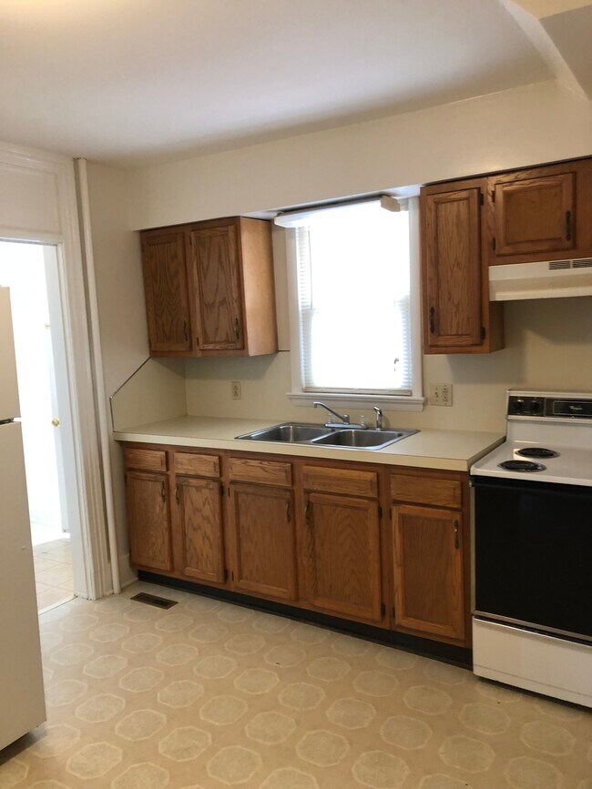 Kitchen - 212 W Broadway