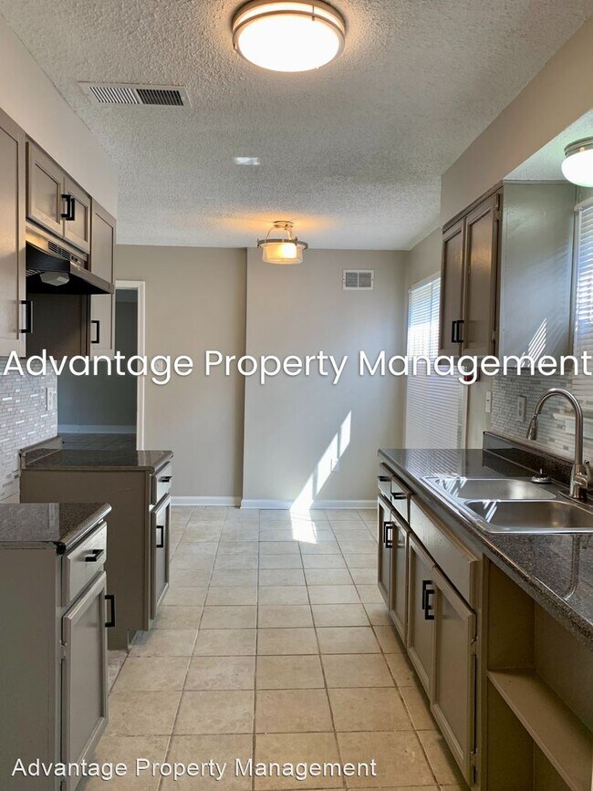 Building Photo - 3 br, 2.5 bath House - 35 Sullivan Dr.