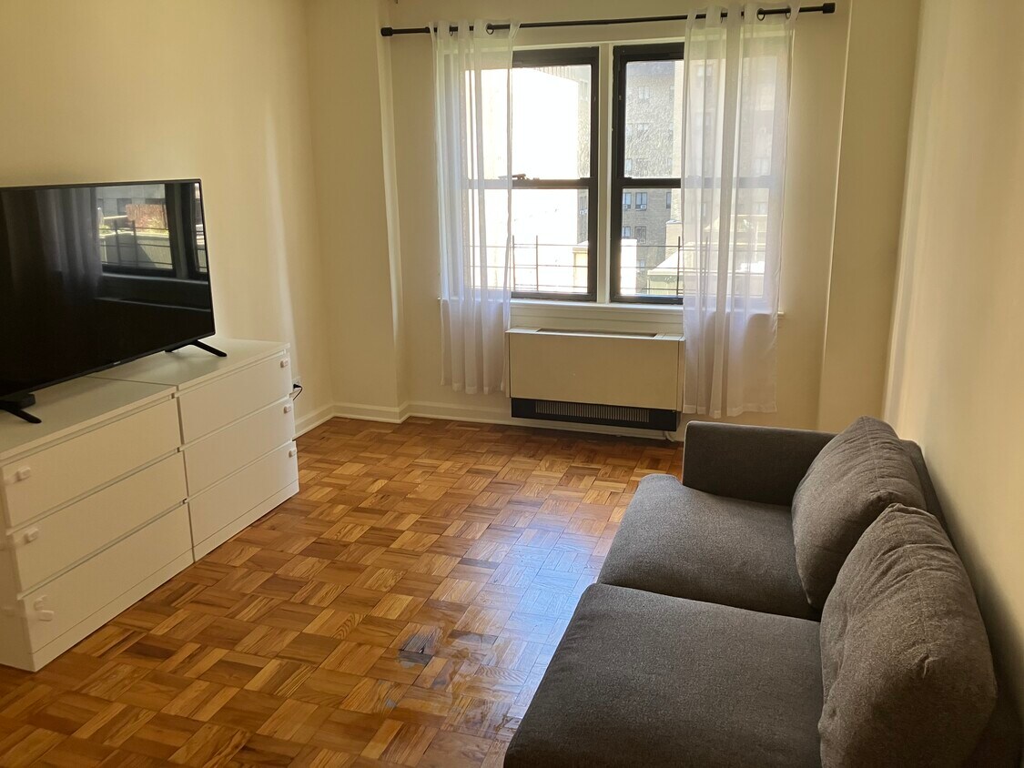 Foto del edificio - 240 E 46th St