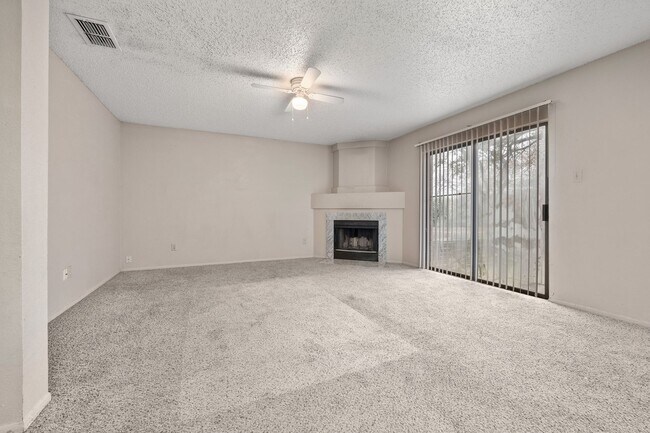 Foto del edificio - Large Open Floor Plan in Longs Creek!!!