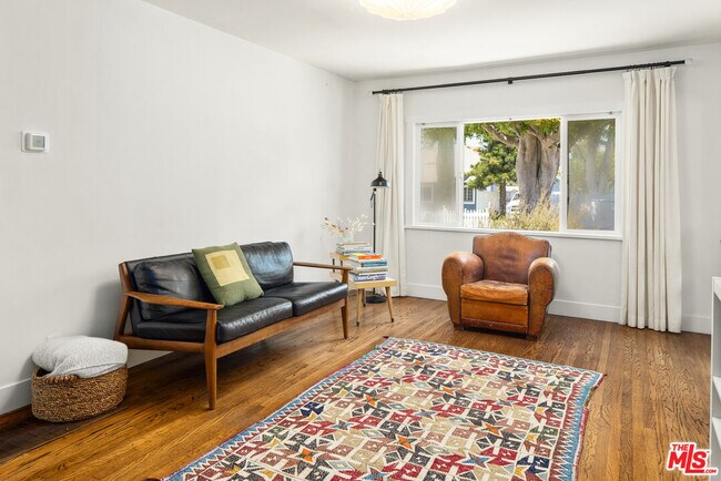 Foto del edificio - 352 Hargrave St