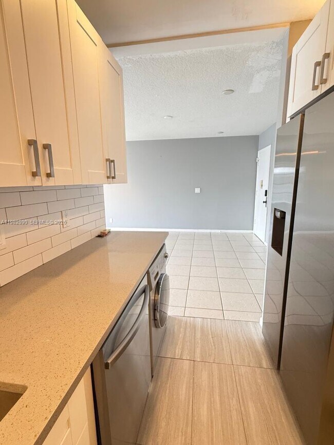 Foto del edificio - 2261 NE 67th St