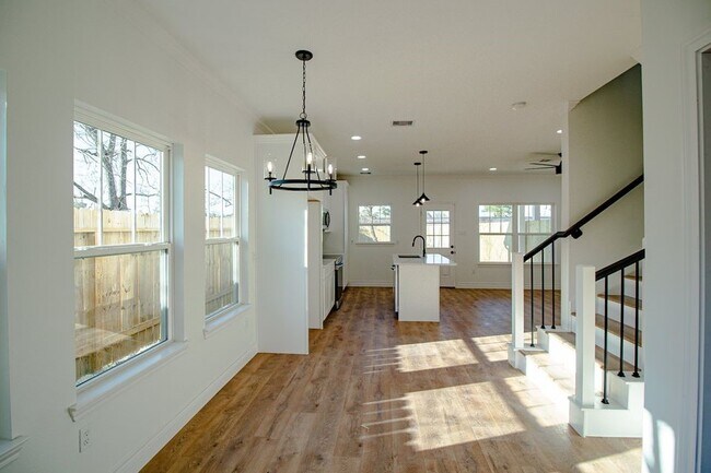 Foto del edificio - 1407 Odd Fellow St