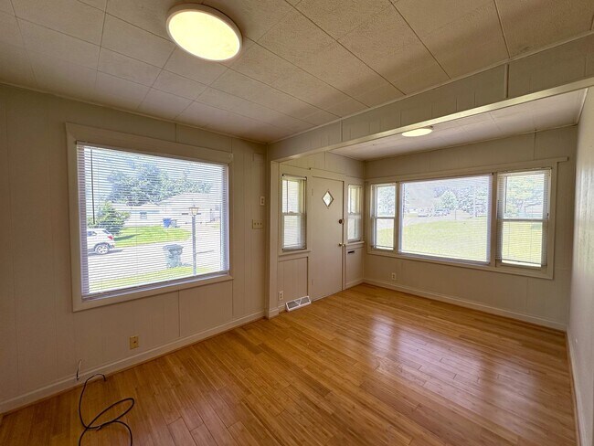 Foto del edificio - 1414 Cornwall Ave