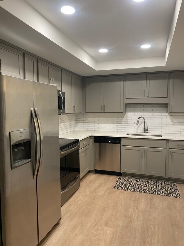 Stainless steel kitchen - 846 Thistledown Dr