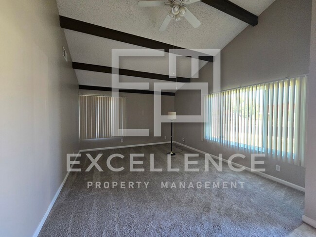 Building Photo - Spacious 3/2 Home with a patio, yard and 2...