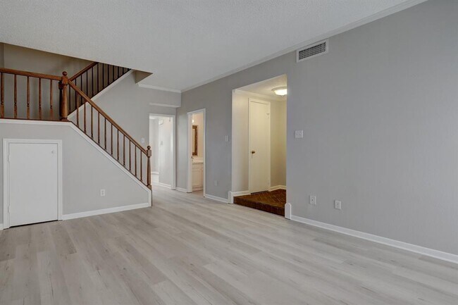 Building Photo - 5950 Woodway Place Ct