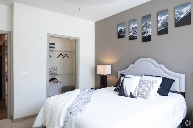 1BD, 1BA - 805SF - Centro