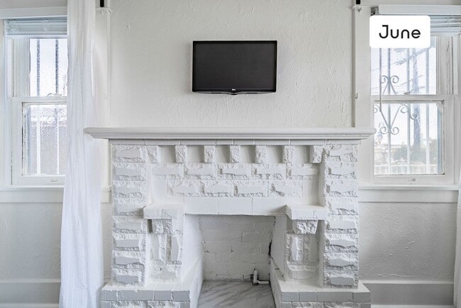 Building Photo - 3423 West 58th Street