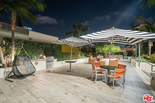 Foto del edificio - 1050 S Grand Ave