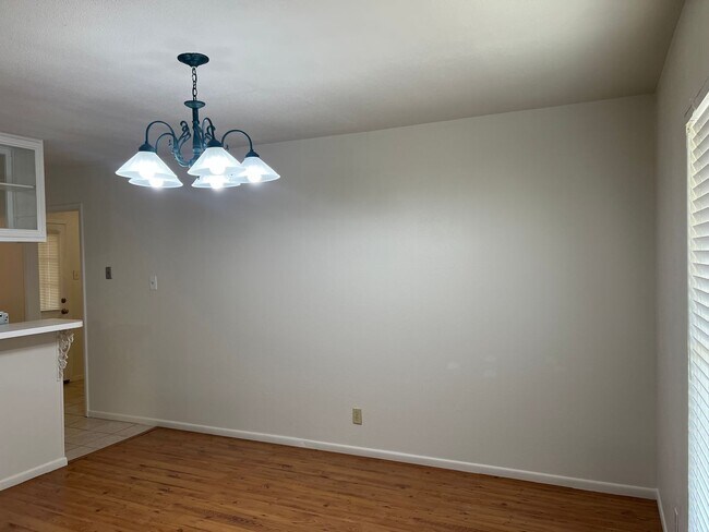 Foto del edificio - 814 W Bridge St