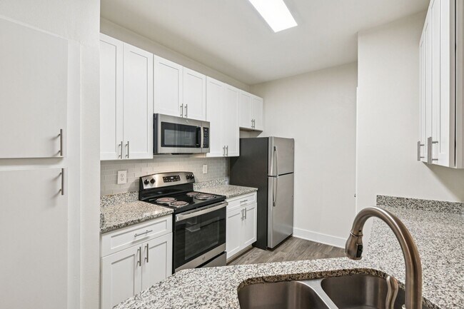 Foto del edificio - Wesley St. James Apartments at Sandy Springs