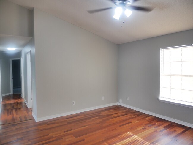 Living Area - 441 Hilburn Ln