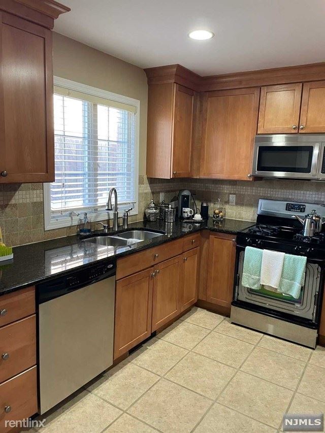 Building Photo - 2 br, 2 bath Condo - 105 W Madison Ave # 2