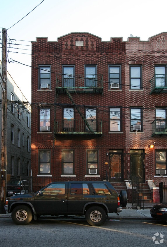 Primary Photo - 247 E 51st St